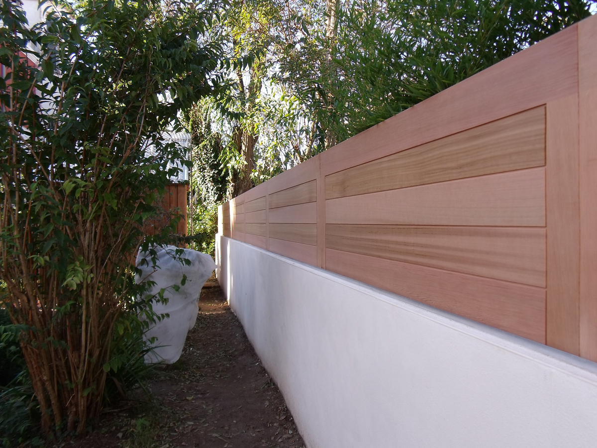 Fabrication sur mesure et pose de clôture bois en red cedar - La Tremblade