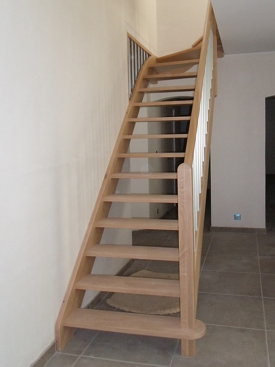 Escalier Contemporain en hêtre, balustres en aluminium brossé - La Tremblade
