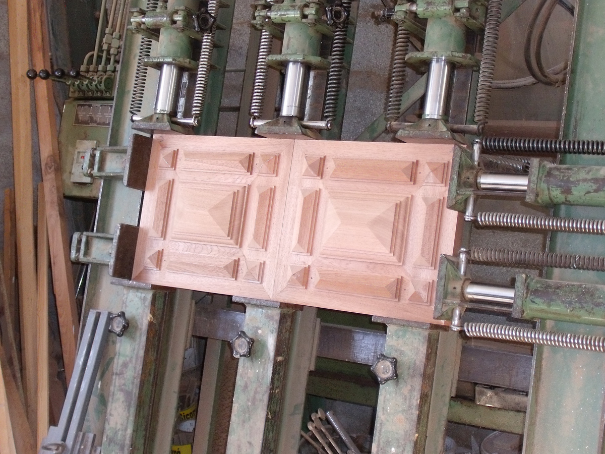 Assemblage soubassement de porte d'entrée